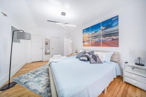 Modern Comfort Near Everything king bed