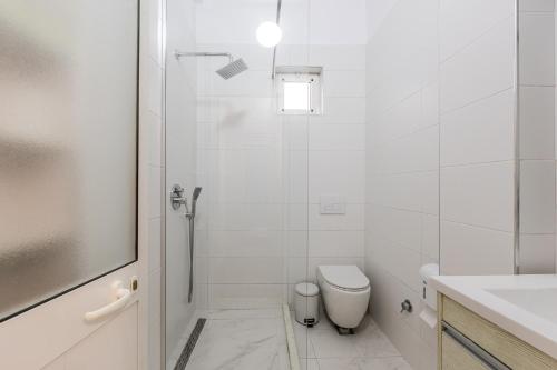 Exelent BnB Modern Apartment in Blloku Center with Fast WiFi - Gold Home, Tirana (photo 3)