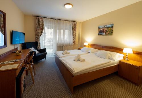 Hotel Cabernet - image 10