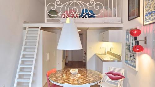 Studio Apartment image 6