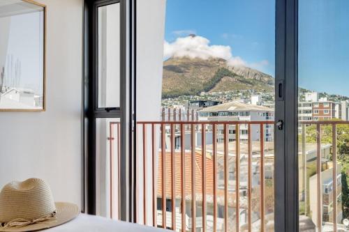 6onN Sea Point - image 12