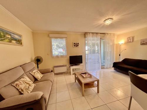 Appartement 2P avec Balcon Proche Centre et Plages - Parking Inclus Cavalaire - FR-1-226B-127 - image 5