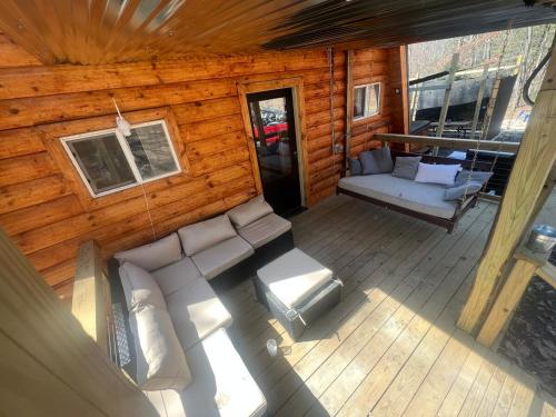 Cabin in the treetops! in แลนเคสเตอร์ (OH)