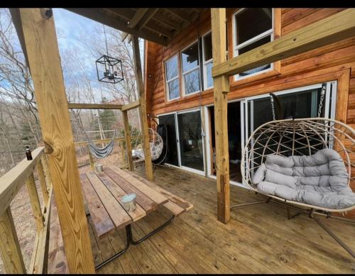 Cabin in the treetops! in แลนเคสเตอร์ (OH)