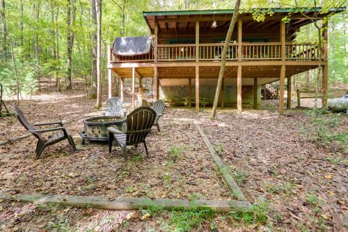 Cozy Cabin in Cherry Log with Hot Tub and Fire Pit! in Blue Ridge, USA