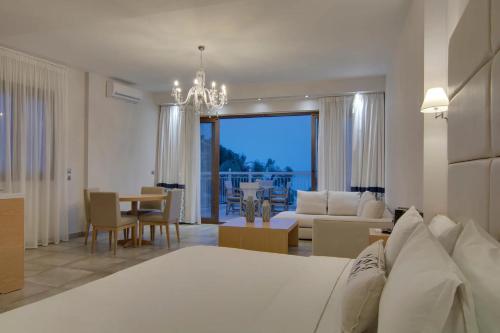 Valtos Beach Hotel - image 9