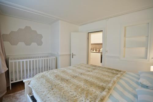 Cozy City Center, 4 Bedroom, New Kitchen, 120sq, 5min walk to Main Station, Basilea (foto 4)