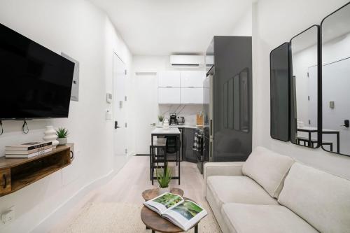 317-1B Modern 1Br UES W D - image 5