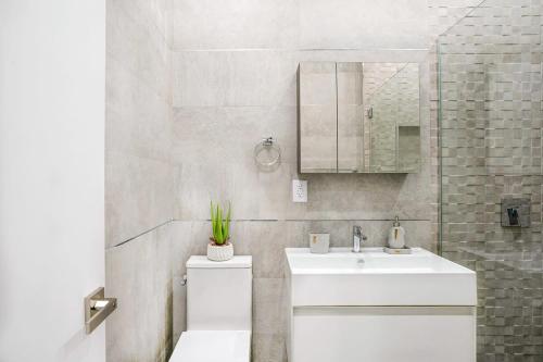 317-1B Modern 1Br UES W D - image 12