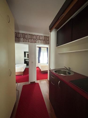 Hotel Bavaria - First Library Hotel - image 4