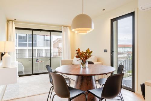 HostWise - Stylish Flat with Terrace & Garage, Oporto
