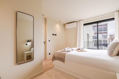 HostWise - Stylish Flat with Terrace & Garage, Oporto (foto 8)