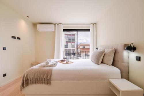 HostWise - Stylish Flat with Terrace & Garage, Oporto (foto 10)