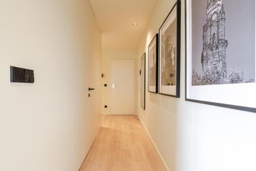 Exterior view, HostWise - Stylish Flat with Terrace & Garage in Aldobar