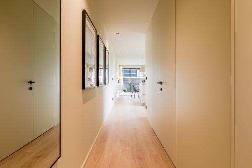 Exterior view, HostWise - Stylish Flat with Terrace & Garage in Aldobar