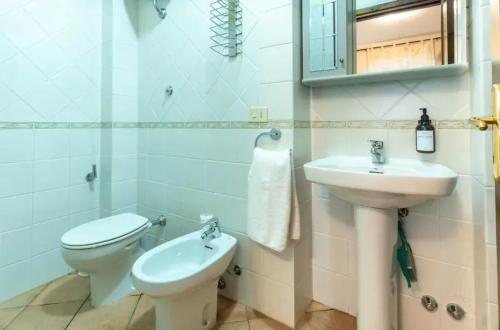 House with 3 bedrooms in Castelnuovo di Garfagnana with furnished terrace and WiFi - image 12