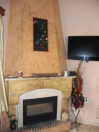 Apartment - Split Level with Partial Sea View image 10