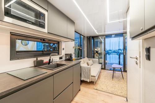 Kitchen, The Homeboat Company Sant'Elmo-Cagliari in Elia