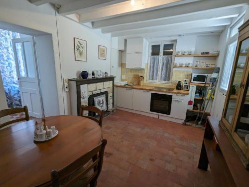 Gîte rénové avec piscine dans le Gâtinais - FR-1-590-564 (Gite renove avec piscine dans le Gatinais - FR-1-590-564) in Ervauville