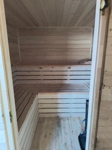 Cabana iris- dotata cu ciubar si sauna in Filioara
