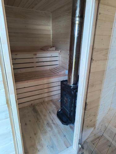 Szauna, Cabana iris- dotata cu ciubar si sauna in Filioara