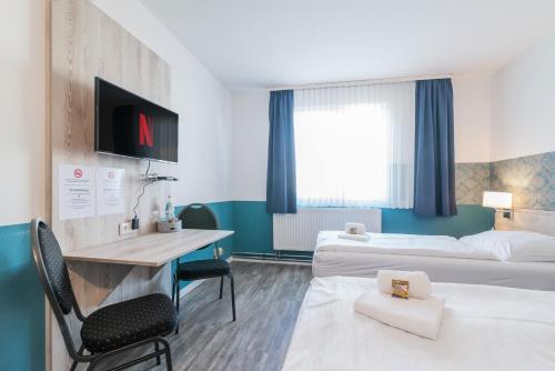 2 twin beds