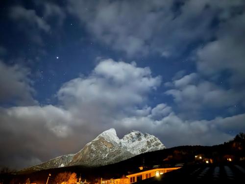 LA CARA NORD , ALOJAMIENTO TURISTICO ,SALDES, A LOS PIES DEL PEDRAFORCA, apartamento in Saldes