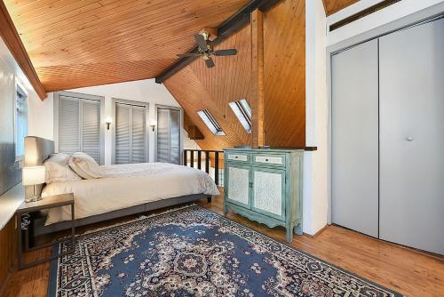 Ideal For Big Groups and Family Retreats! Sleeps 17 Ideal For Big Groups and Family Retreats! Sleeps 17