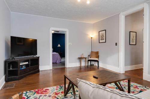 Indianapolis Vacation Rental Near Downtown! thumb 4