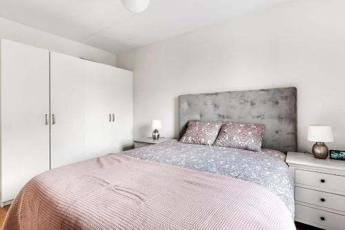 Spacious apartment close to Stockholm city & Mall, Sztokholm (zdjęcie 3)