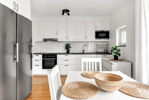 Bright Apartment Close To Nature Stockholm City in Ursvik