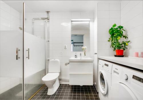 Spacious apartment close to Stockholm city & Mall, Sztokholm (zdjęcie 8)