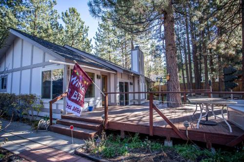 Majestic Pines in Big Bear Lake, USA