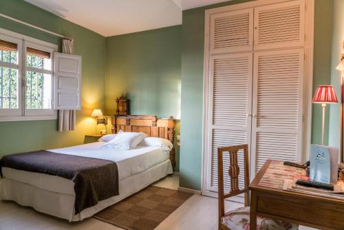 Double Room with Garden View image 1