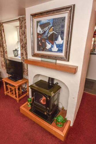 Last-Minute Escapes l Sleeps Up to 4 l A delightful thatched cottage with all the modern facilities you will require l There are 2 bedrooms, one with a double bed l the other with two singles l Carrick Thatched Cottage l WeStayBelfast gîte à louer Bellahill
