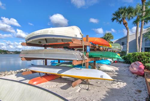 Lake View Villa with a 1 Car Garage 2 Bedrooms in Lakeside of Naples Fl