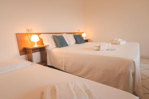 1 queen bed, 1 twin bed