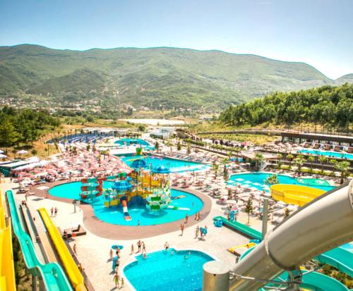 สวนน้ำ, Tirana Sunset Retreat Stylish Loft by the Lake Park in มยูล บาทอเร