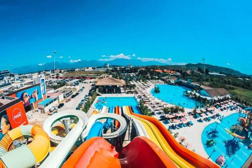 สวนน้ำ, Tirana Sunset Retreat Stylish Loft by the Lake Park in มยูล บาทอเร