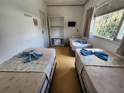 Basic Triple Room with Shared Bathroom image 10