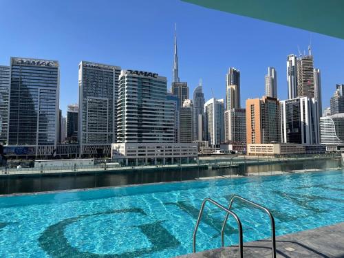 Casa Tranquila Luxury Suites with Burj Khalifa & Canal Views, Dubai (photo 3)