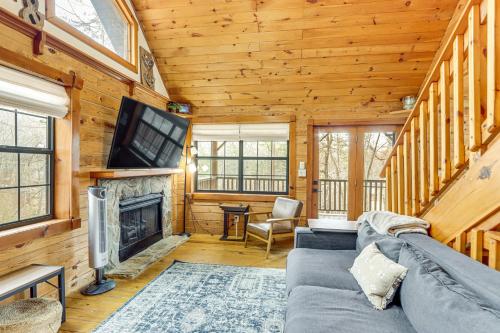 Hillside Log Cabin with Deck and 2 Living Spaces! - image 6