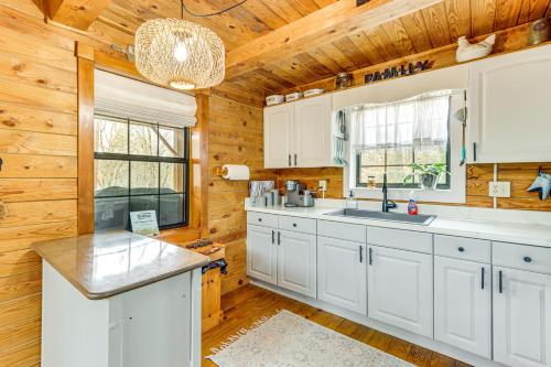 Hillside Log Cabin with Deck and 2 Living Spaces! - image 5