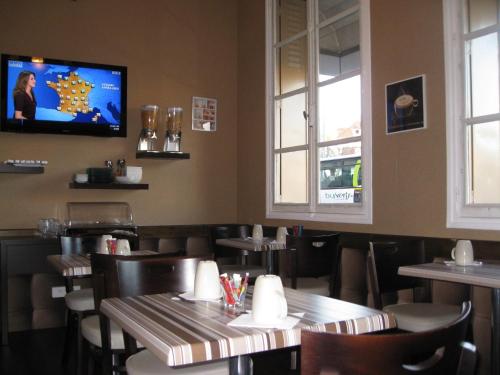 Restaurant, Hotel De l'Univers in Caen Centre