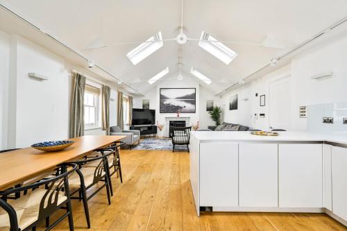 Spacious Fitzrovia Apartment 3 Bed