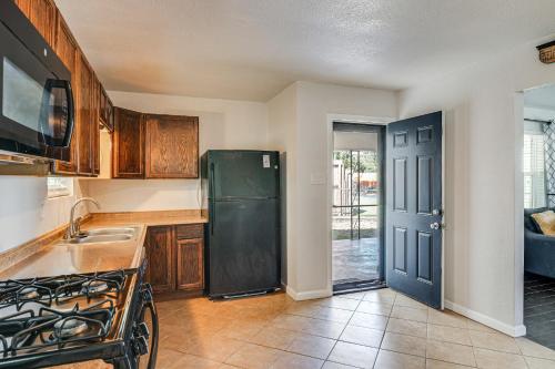 Walk to Town Home with Yard in Brenham! Walk to Town Home with Yard in Brenham!