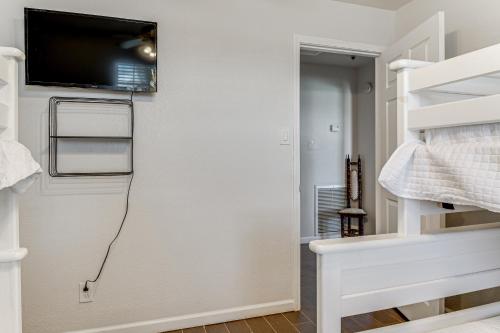 Walk to Town Home with Yard in Brenham! Walk to Town Home with Yard in Brenham!