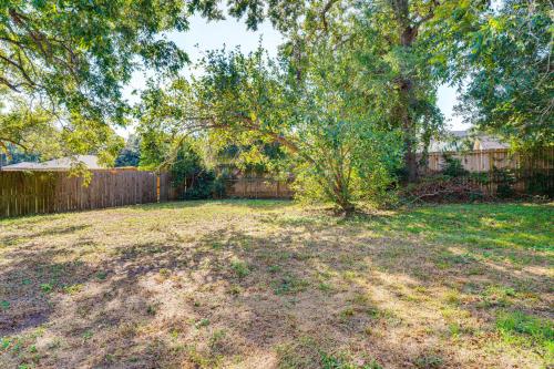 Walk to Town Home with Yard in Brenham! Walk to Town Home with Yard in Brenham!