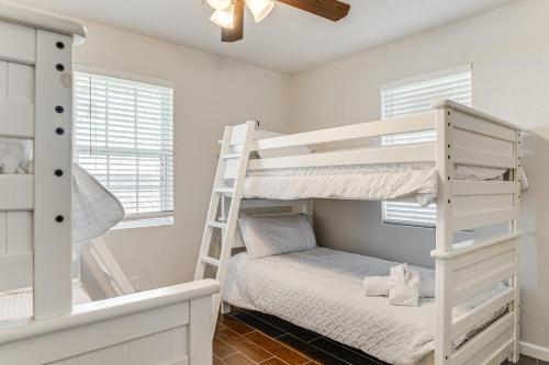 Walk to Town Home with Yard in Brenham! Walk to Town Home with Yard in Brenham!