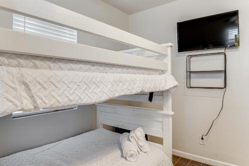 Walk to Town Home with Yard in Brenham! Walk to Town Home with Yard in Brenham!